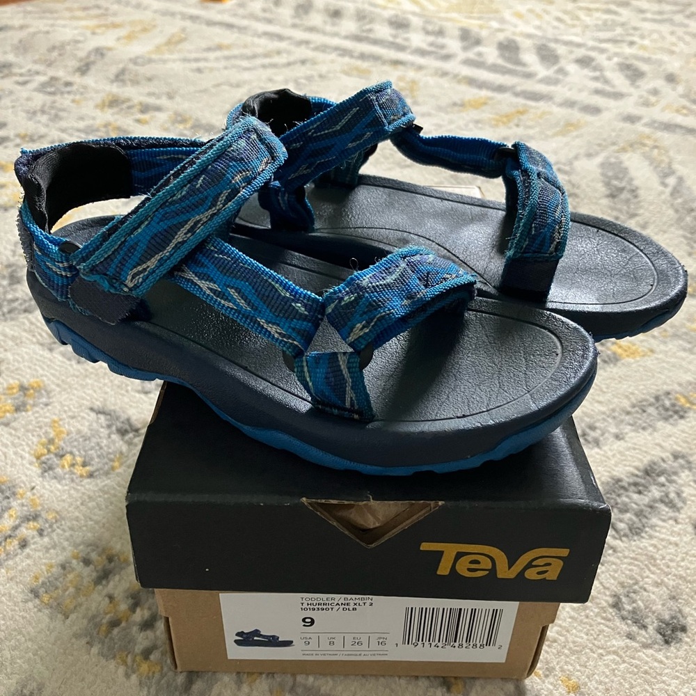 Teva Kids Hurricane XLT toddler sandals, size 9 (with original box)
